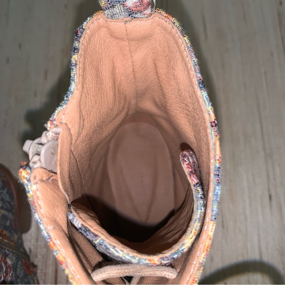 Anthropologie Sadie Lace-Up Boots Size 37, Vintage Victorian Floral US 7 Narrow - Picture 9 of 12